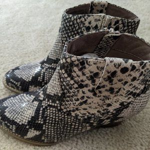 Vionic Windom Soft Faux Snake Skin Ankle Boots